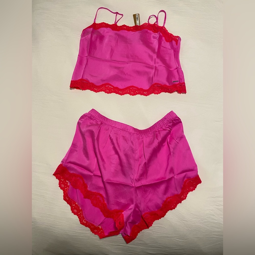 SKIMS NWT Limited Edition Valentines Pj’s Set